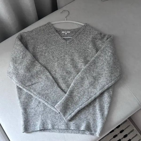 [BUNJANG] Taille Mohair V-Neck Sweater Cloud Grey Size 2 / 타일레(taille) 모헤어 브이넥 스웨터/클라우드 그레이/2사이즈