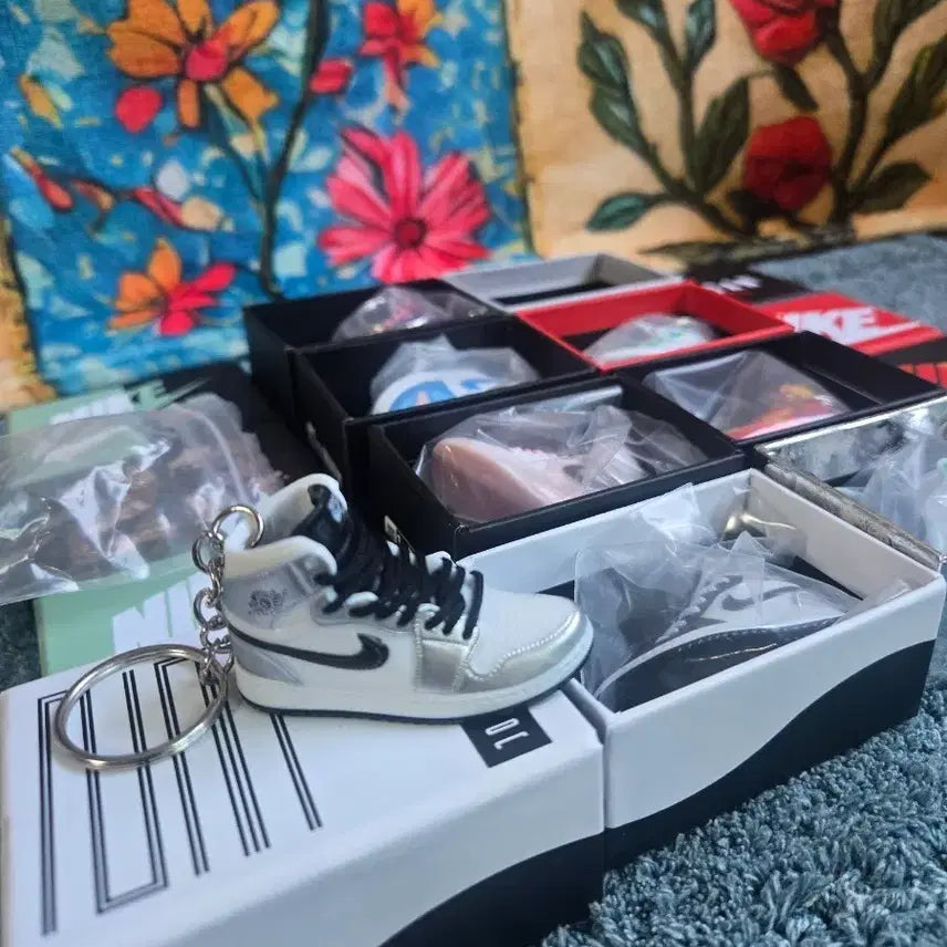 [BUNJANG] Keyring Set (8 pcs) / 키링 8개