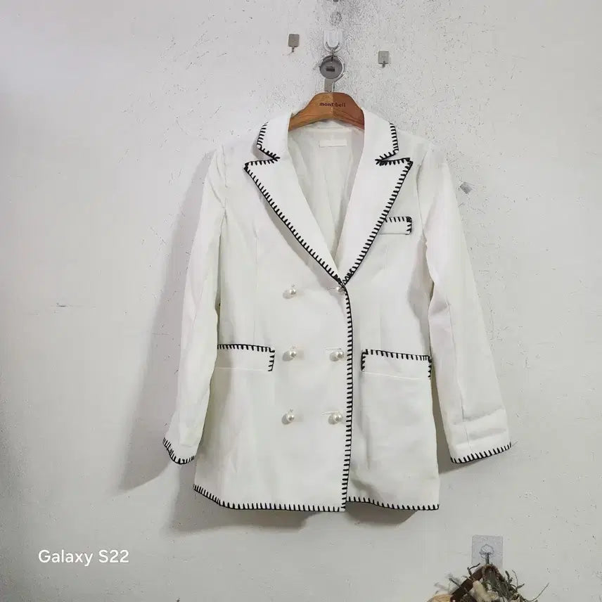 [BUNJANG] White Contrast Pearl Button Jacket / 화이트 배색 진주 단추 자켓