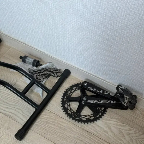 [BUNJANG] Skase Integrated Crankset with Bottom Bracket, Chainring, and Clipless Pedals / 스케이스 내장 크랭크,클릿페달 판매