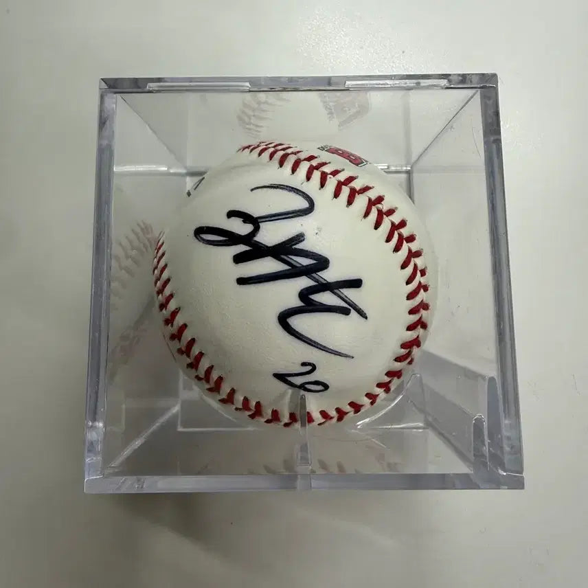 [BUNJANG] Kwak Bin Autographed Baseball (Debut Era - #20) / 곽빈 데뷔초 20번 친필싸인볼