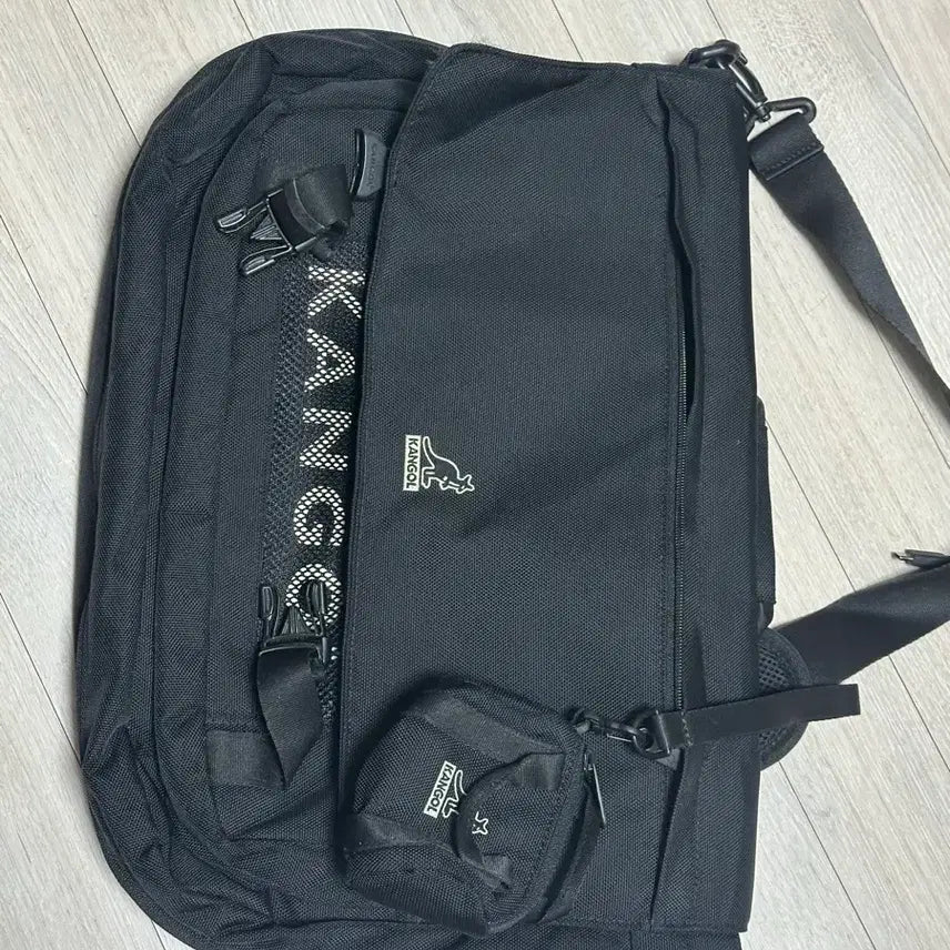 [BUNJANG] Kangol Messenger Bag / 캉골 메신저백