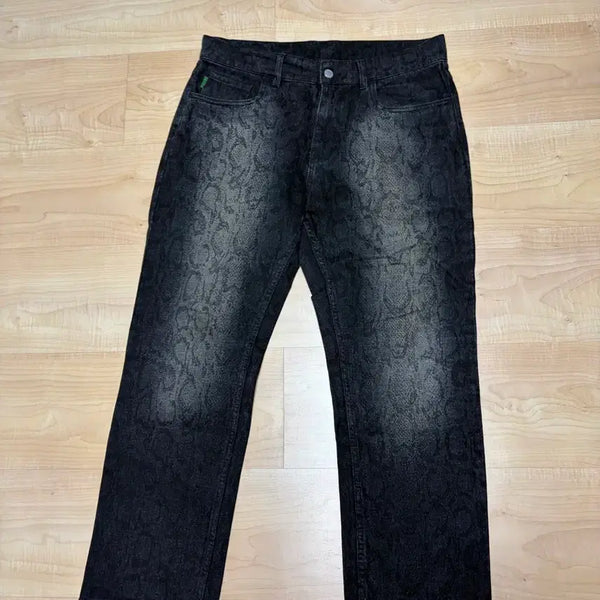 [BUNJANG] Pleasures Straight Fit Leopard Pattern Denim Pants / 플레져스 데님 팬츠