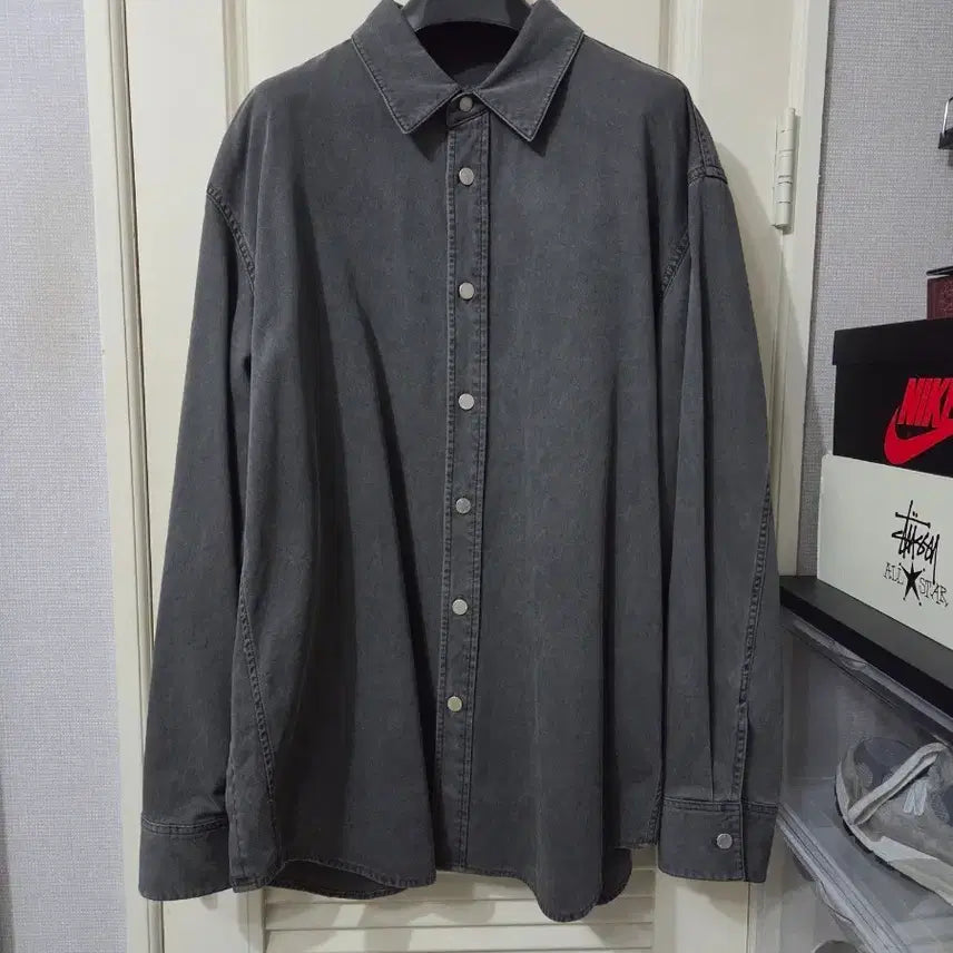 [BUNJANG] Solid Homme Back Logo Grey Denim Shirt / 솔리드옴므 백로고 그레이 데님 셔츠
