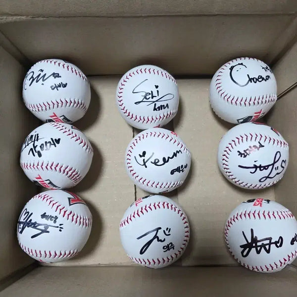 [BUNJANG] Kia Tigers Cheerleader Autographed Baseballs (Bundle Set) / 기아타이거즈 치어리더 사인볼 9개 일괄판매합니다