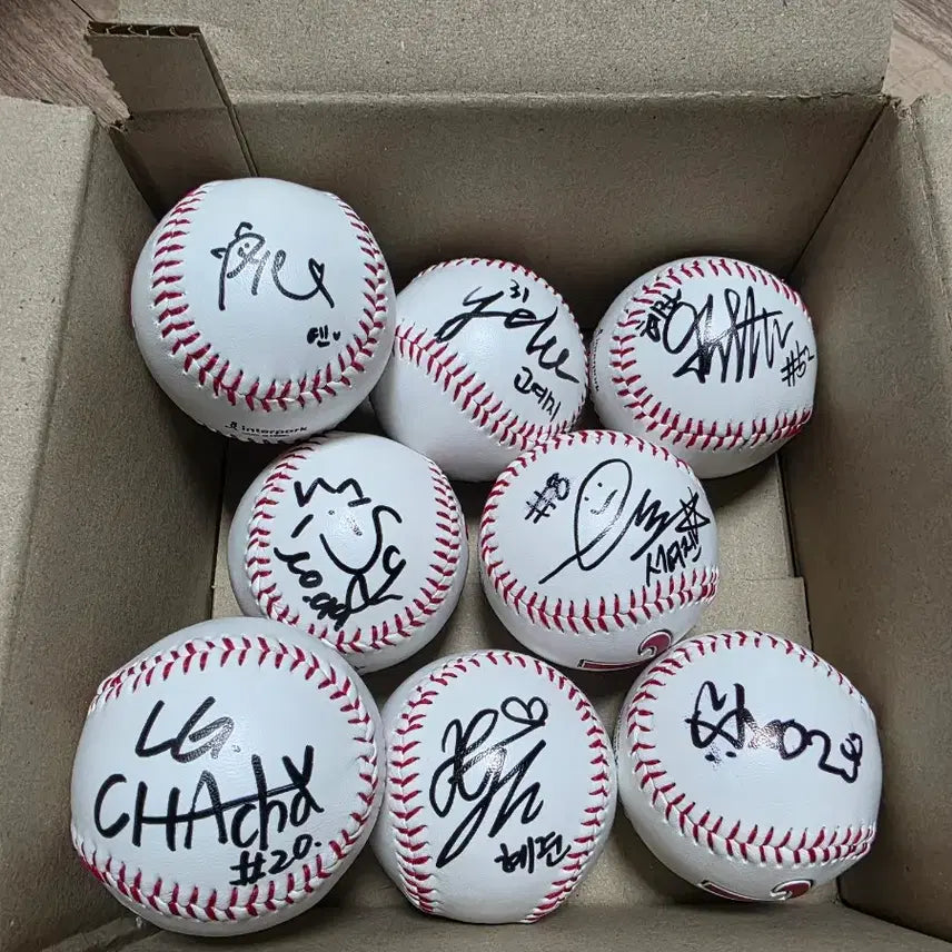 [BUNJANG] LG Twins Cheerleader Signed Baseball Bundle Set / 엘지트윈스(LG) 치어리더 사인볼 9개 일괄판매합니다