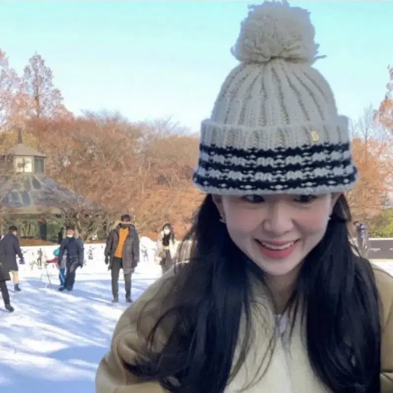 [BUNJANG] The Barnet Pompom Beanie / 더바넷 폼폼 비니