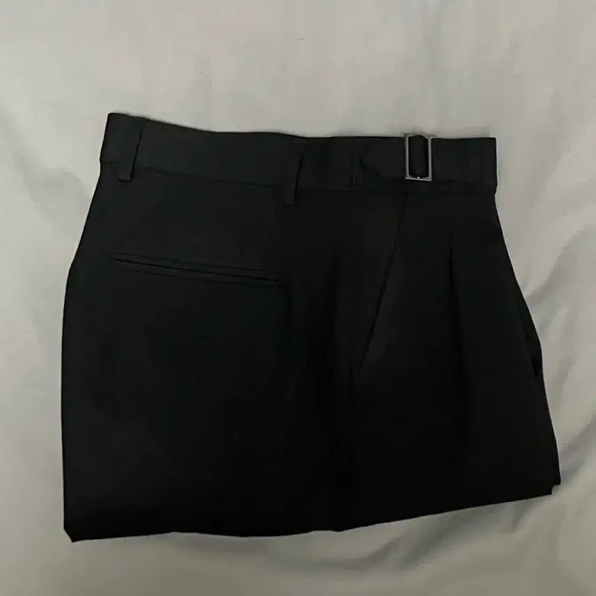 [BUNJANG]  무탠다드 Side Adjust Two-Tuck Wide Slacks [Black] / 무탠다드 사이드 어드저스트 투 턱 와이드 슬랙스 [블랙]