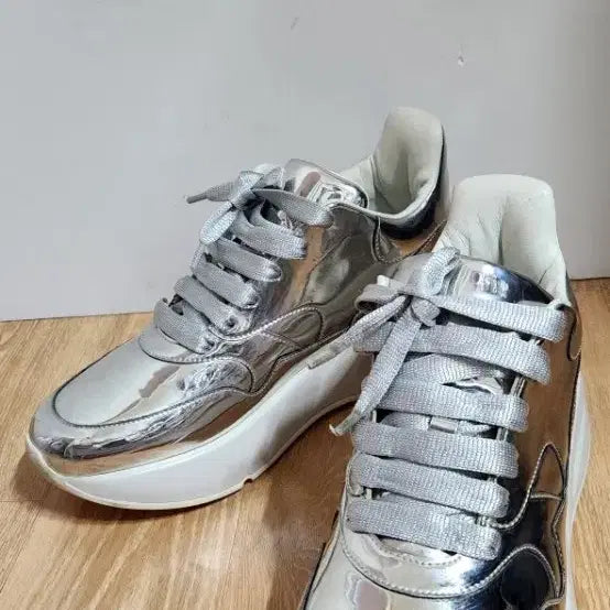 [BUNJANG] Alexander McQueen Metallic Silver Runner Sneakers / (40/255)알렉산더맥퀸 메탈릭실버 러너 스니커즈 운동화
