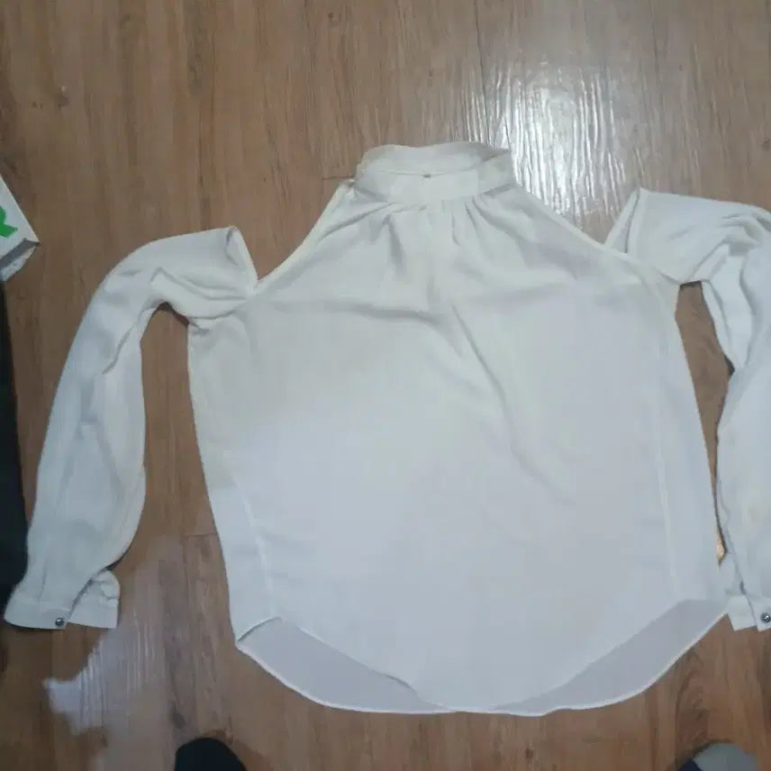 [BUNJANG] Off-Shoulder Blouse / 오프숄더 블라우스/55.66