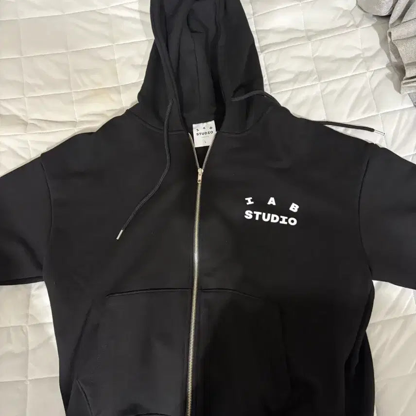 [BUNJANG] IAB Studio Hooded Zip-up Jacket / 아이앱 스튜디오 후드집업
