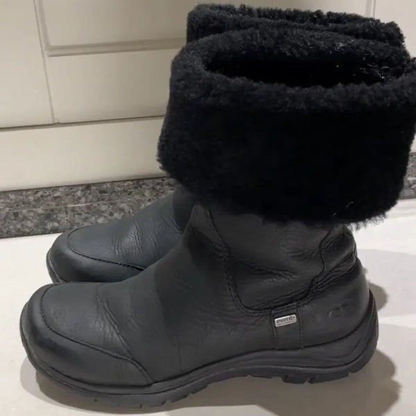 [BUNJANG] UGG Sheepskin Ankle Boots / 230 어그 부츠 털부츠 신발 슈즈 블랙 뽀글이 양털 UGG 숏부츠 앵클부츠 미들부츠 워커