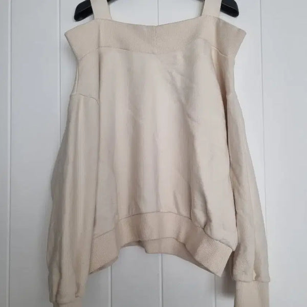 [BUNJANG] Ivory Off-Shoulder Sweatshirt / (오늘특가)아이보리 오프숄더 맨투맨