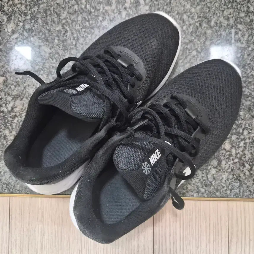 [BUNJANG] Nike Black Sneakers / 나이키운동화