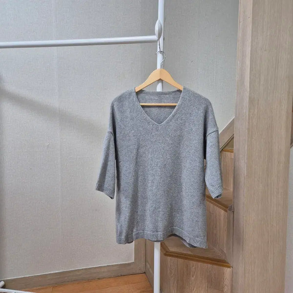 [BUNJANG] Women's Grey V-Neck Knit Sweater / 여성 니트 그레이 V넥