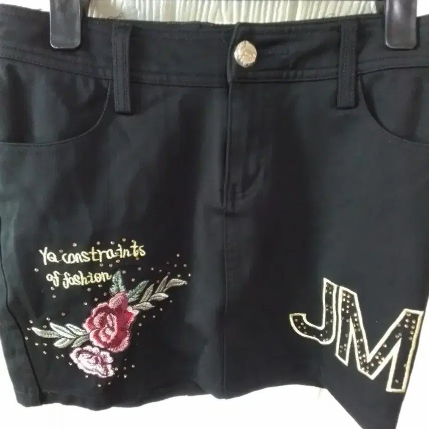 [BUNJANG] JM Embroidered Black Mini Skirt / 블랙 숏팬츠 자수 포인트 JM여24치마