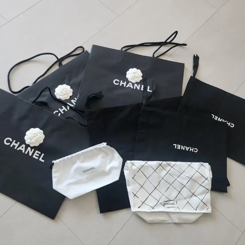 [BUNJANG] Chanel Shopping Bag & Dust Bag Bundle Set (Authentic) / 샤넬 쇼핑백 클래식 더스트 가방더스트 일괄판매(정품)