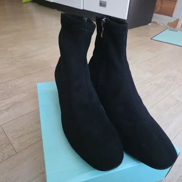 [BUNJANG] Black Ankle Boots with Heel / 블랙 앵클 부츠 굽