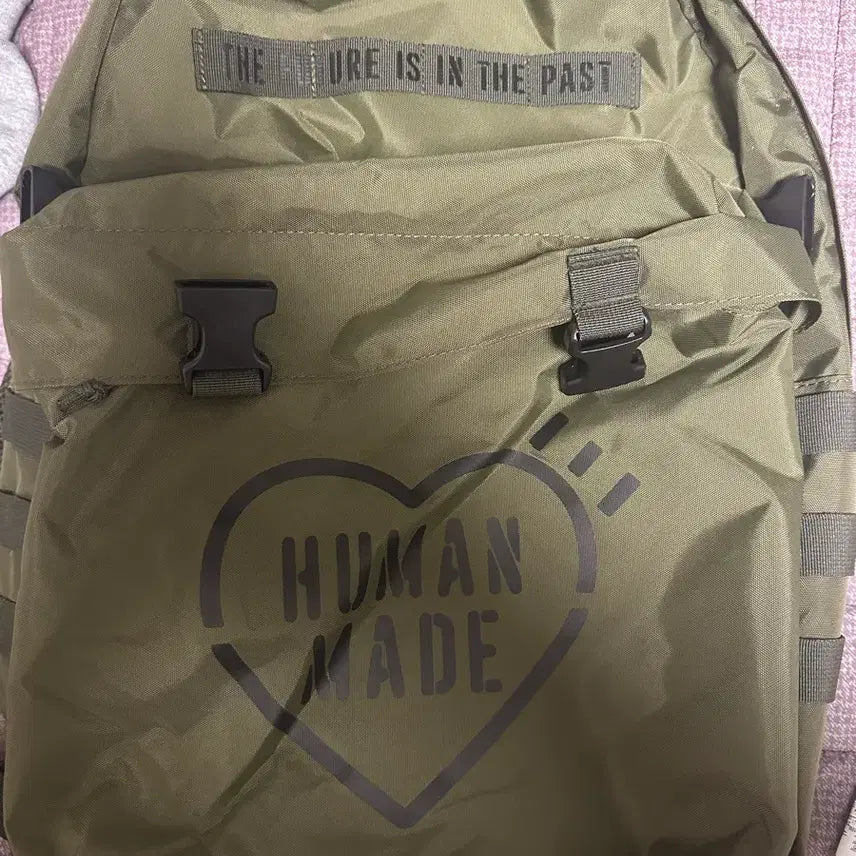 [BUNJANG] Human Made Khaki Heart Logo Backpack / 휴먼메이드 백팩 카키 팔아요