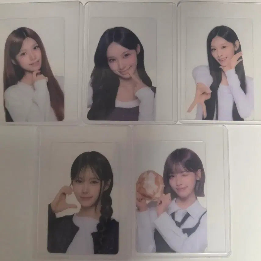 [BUNJANG] Le Sserafim 5-Type Photocard Bundle Set / CU 리센느 빵 포토카드 일괄로 팝니다.