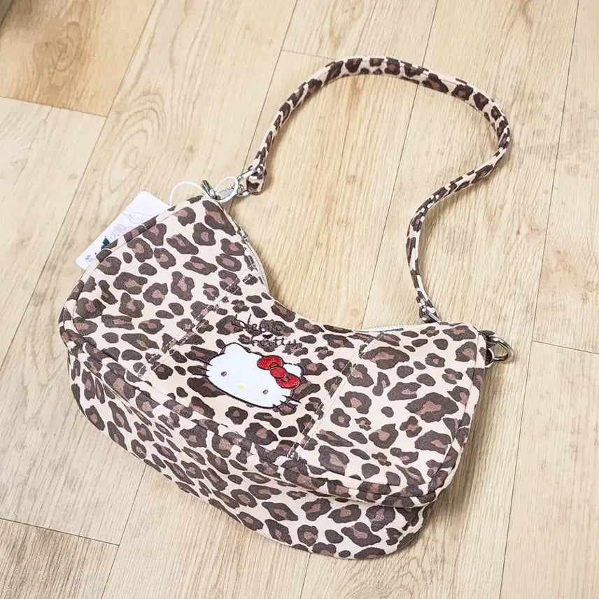 [BUNJANG] Hello Kitty Leopard Y2K Shoulder Bag / 헬로 키티 레오파드 호피 y2k 숄더백