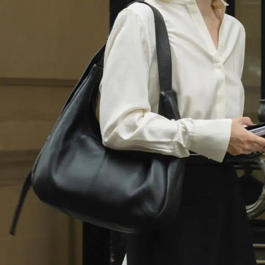 [BUNJANG] MOMMET Hyde Leather Hobo Bag Black / 모멧 하이드 레더 호보백