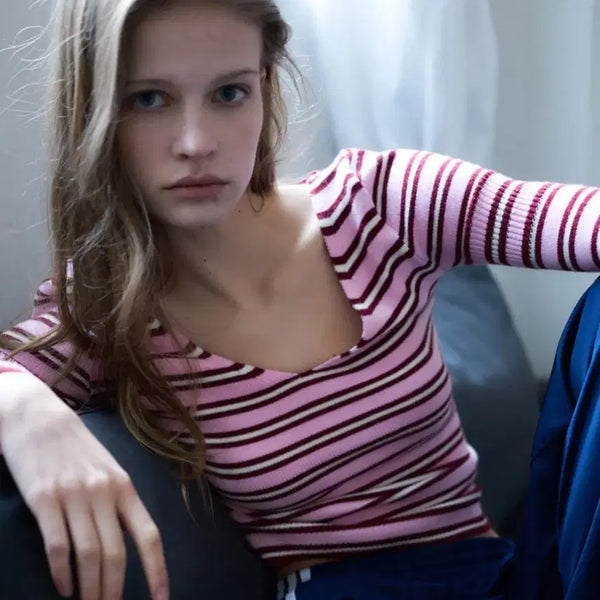 [BUNJANG] LATIGEN 26 Deep V-Neck Pink Knit / 라티젠 26 딥브이넥 핑크 니트
