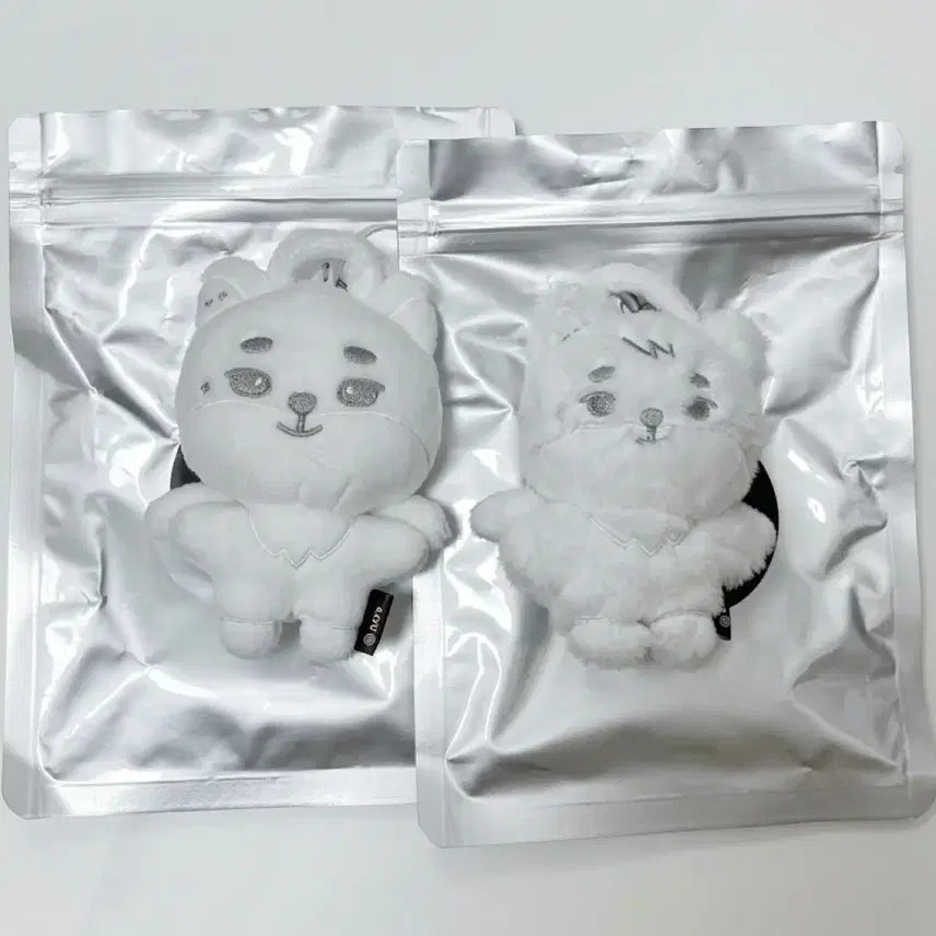 [BUNJANG] DAY6 Young K Angel Keyring Bundle Set / 데이식스 영케이 시크릿 키링 천사케 일괄
