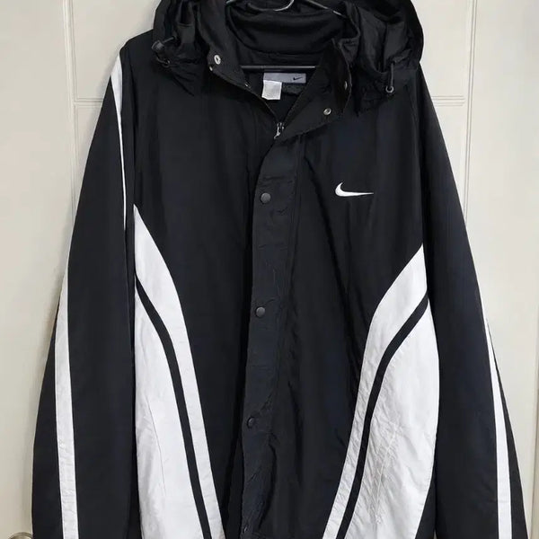 [BUNJANG] Nike Padded Windbreaker Black/White (Rare) / 나이키 패딩 바람막이 블랙/화이트 ( 희귀 )