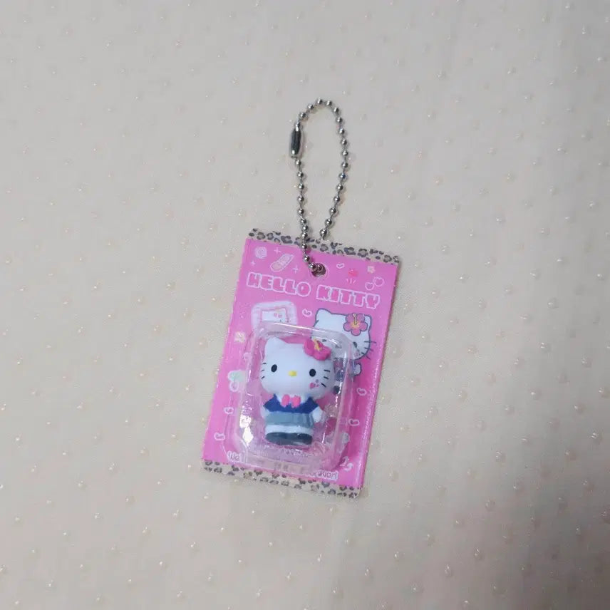 [BUNJANG] Hello Kitty School Uniform Package Gacha Figure Keyring / 교복 헬로키티 패키지 박스 가챠 피규어 키링