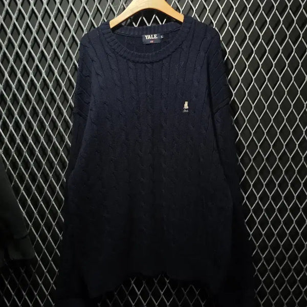 [BUNJANG] Yale Knit L / 예일 니트 L