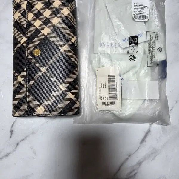 [BUNJANG] Burberry Check Long Wallet (Mint Condition) / 버버리 체크 장지갑(새상품급) 3개월전 부산 신세계 구매-가격제안 받음