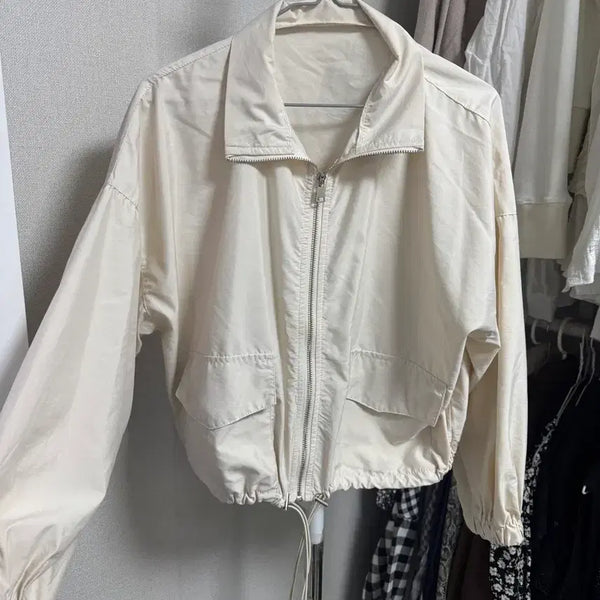 [BUNJANG] Ivory Cropped Windbreaker Jacket / 크롭 바람막이