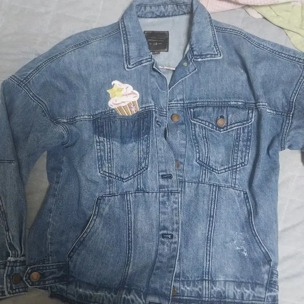 [BUNJANG] Thursday Island Denim Jacket with Cupcake Patch / 써스데이아일랜드 데님 자켓 컵케이크 패치