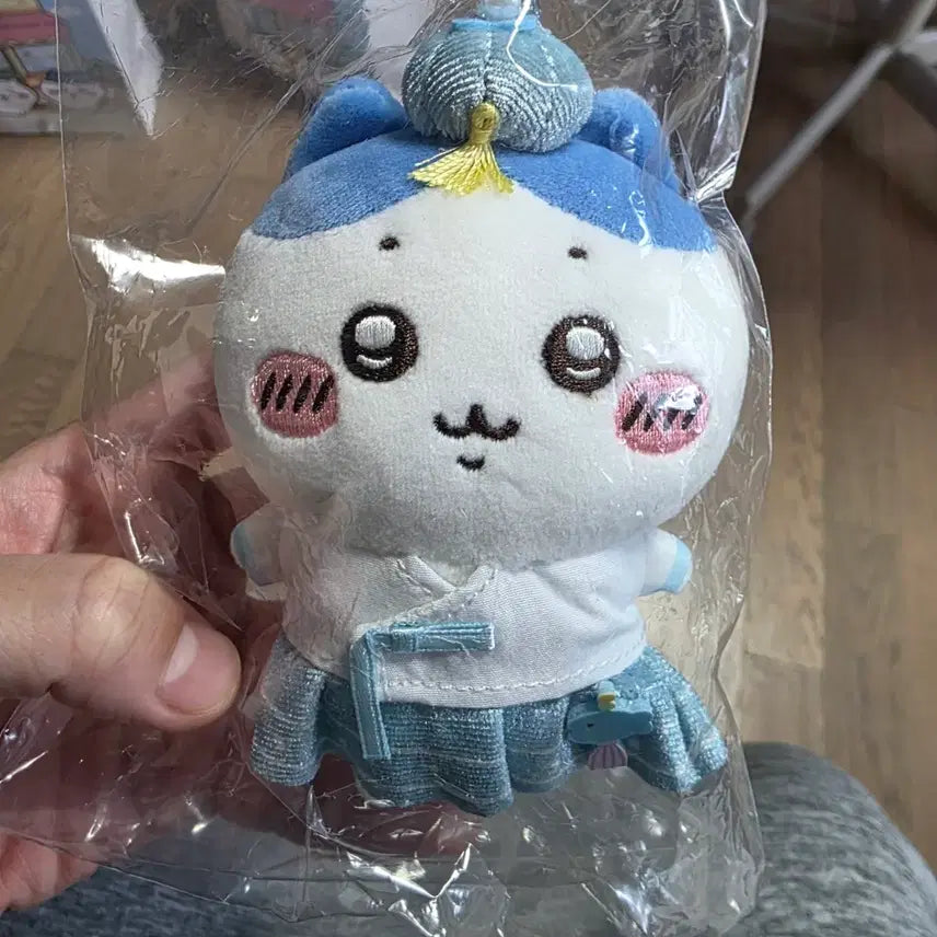 [BUNJANG] Chiikawa Hanbok Hachiware Mascot / 치이카와 한복 하치와레