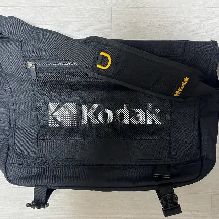 [BUNJANG] Kodak Pouch Large Messenger Bag / 코닥 파운지 라지 메신저백
