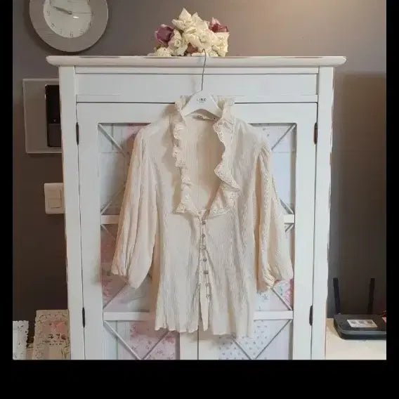 [BUNJANG] Zara Cream Frill Blouse 55 / 자라 블라우스/55