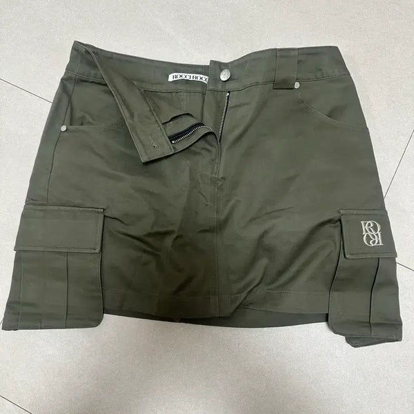 [BUNJANG] ROCCIROCCI Khaki Cargo Mini Skirt / [3일뒤내림]ROCCIROCCI 카키 카고 미니스커트