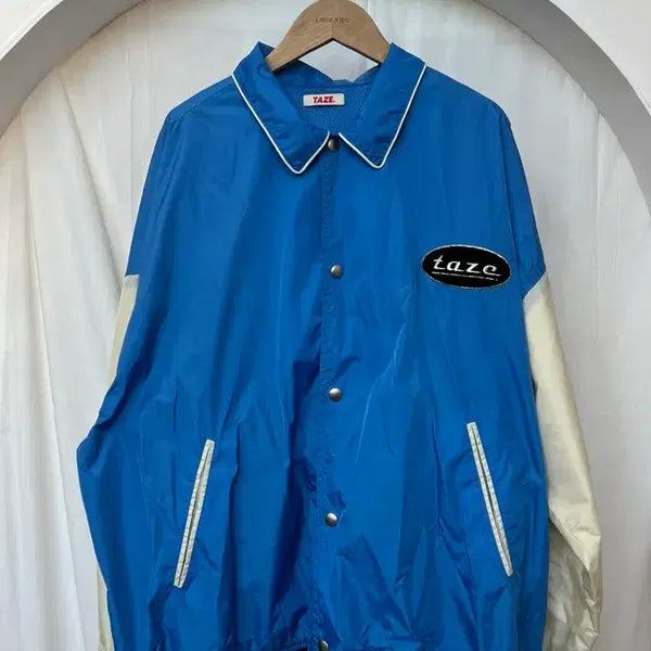 [BUNJANG] Taze Blue Color Logo Patch Jumper / 테이즈 점퍼