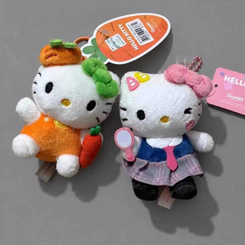 [BUNJANG] Sanrio Carroting School Uniform Kitty Keyring Bundle Set / (정품 2개 일괄) 산리오 당근 교복 스쿨룩 키티 키링