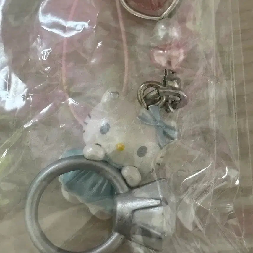 [BUNJANG] Sanrio Angel & Devil Kitty Ring Strap / 산리오 천사악마 키티 반지 스트랩