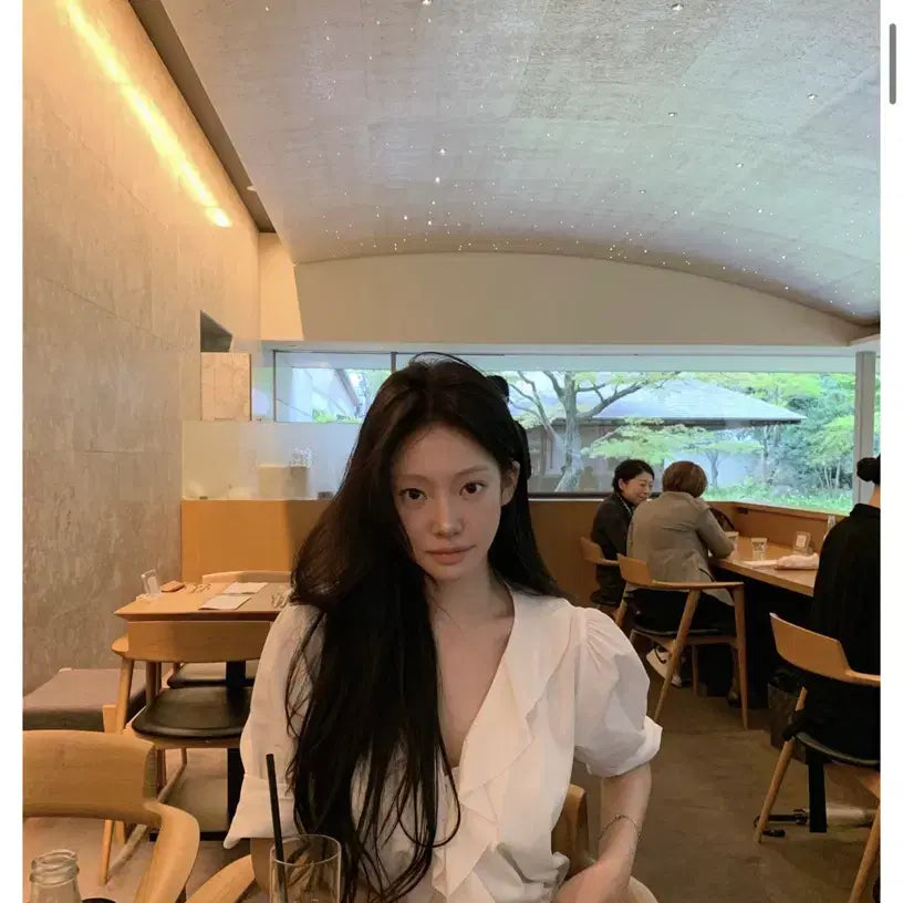 [BUNJANG] Sharليز Leeds Even Ruffle Blouse / 새상품) 샵리즈 Leeds 이븐 러플 블라우스 Even ruffle blouse