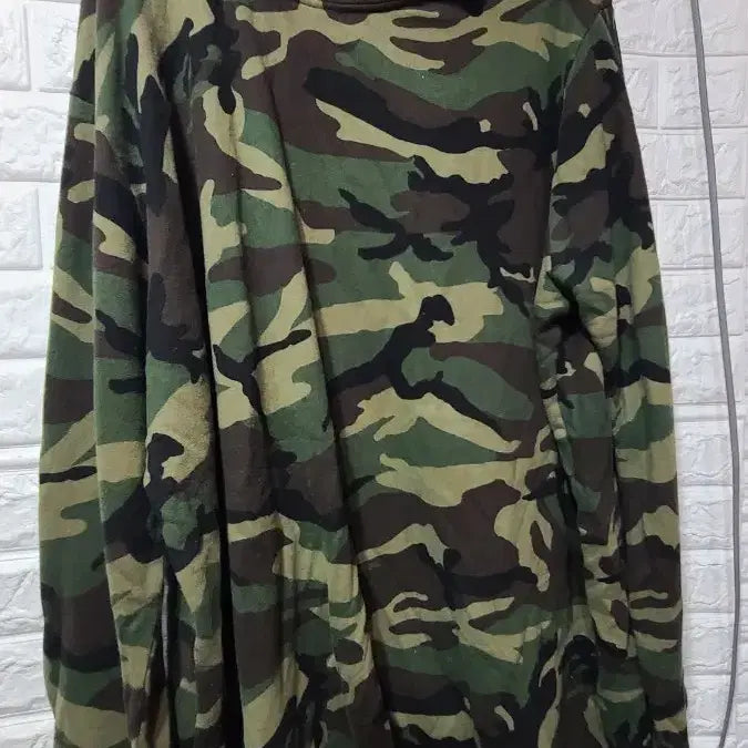 [BUNJANG] Face Connection Camo Pattern Sweatshirt / 페이스커넥션 맨투맨