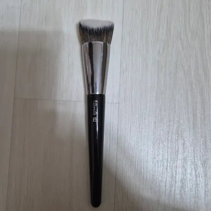 [BUNJANG] Fillimilli 822 Foundation Brush / 필리밀리 822 파운데이션 브러쉬