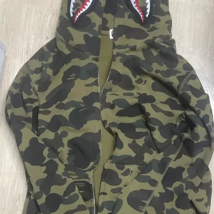 [BUNJANG] BAPE Shark Camo Full Zip Hoodie / 베이프 샤크 카모 후드티 카키