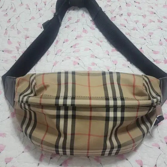 [BUNJANG] Burberry Check Pattern Hip Bag / 버버리 힙색