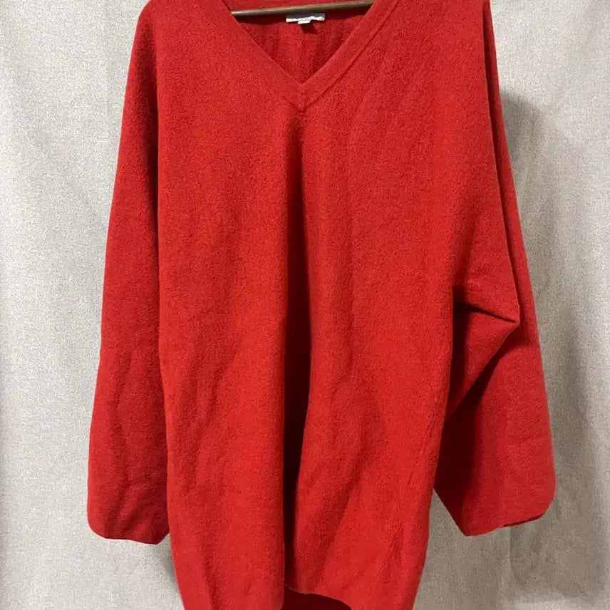 [BUNJANG] COS Red Oversized V-Neck Knit Sweater / COS 코스 레드 오버사이즈 브이넥 니트