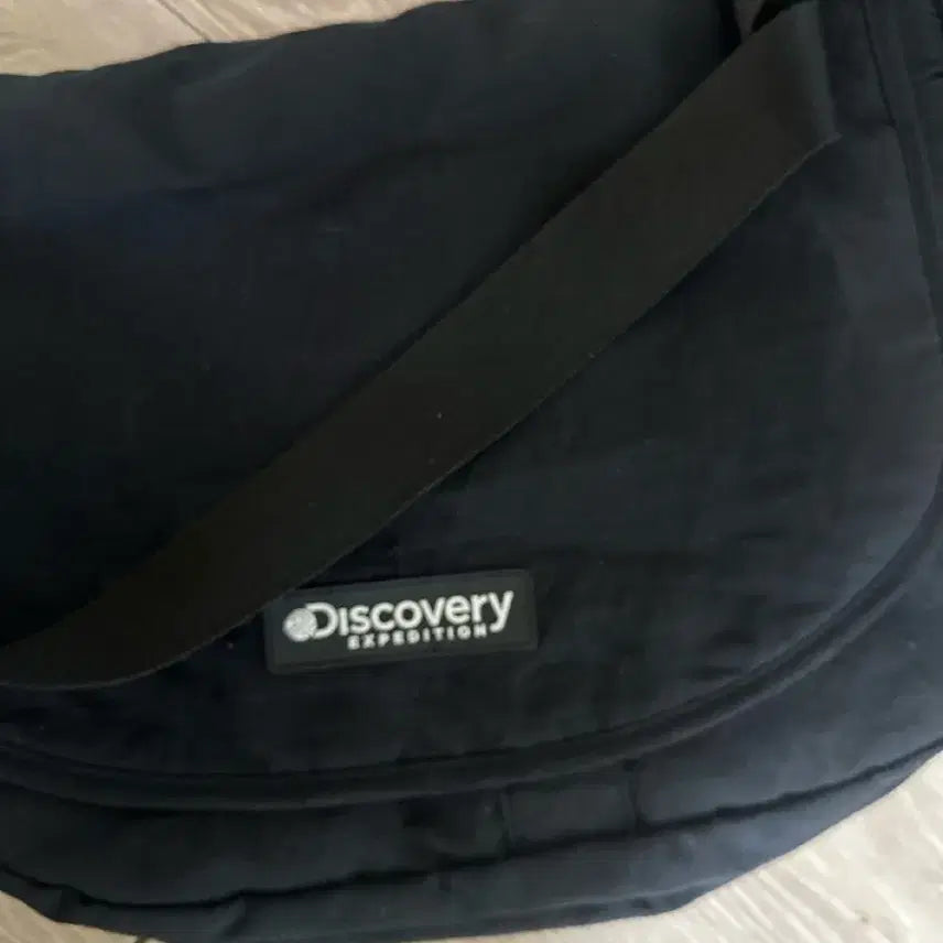 [BUNJANG] Discovery Expedition Cross Bag Black / 디스커버리 익스페디션 크로스백 블랙