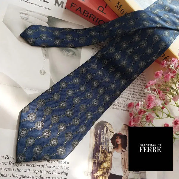 [BUNJANG] Gianfranco Ferre Silk Medallion & Chain Pattern Tie Navy/Silver 9.1cm / 지안프랑코페레 실버 메달리온 체인 패턴 넥타이 9.1cm A등급 K3788