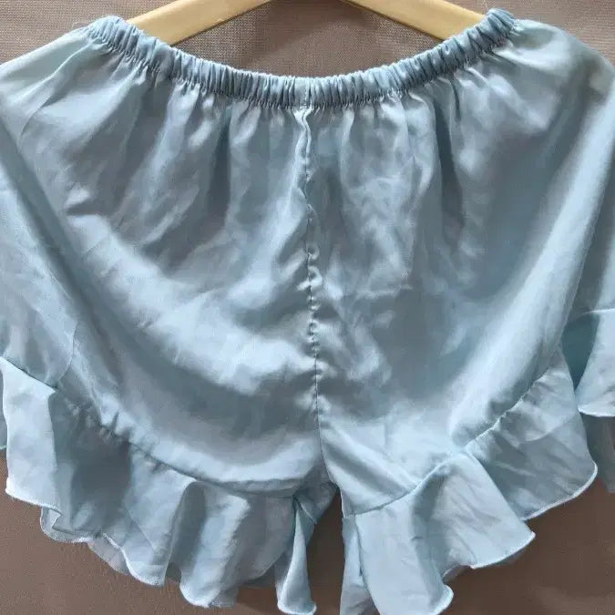 [BUNJANG] Light Blue Ruffle Hem Shorts (Size 90) / 속바지90